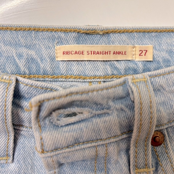 Levi’s Women’s Ribcage Straight Ankle Light Wash Blue Jeans - Picture 4 of 7